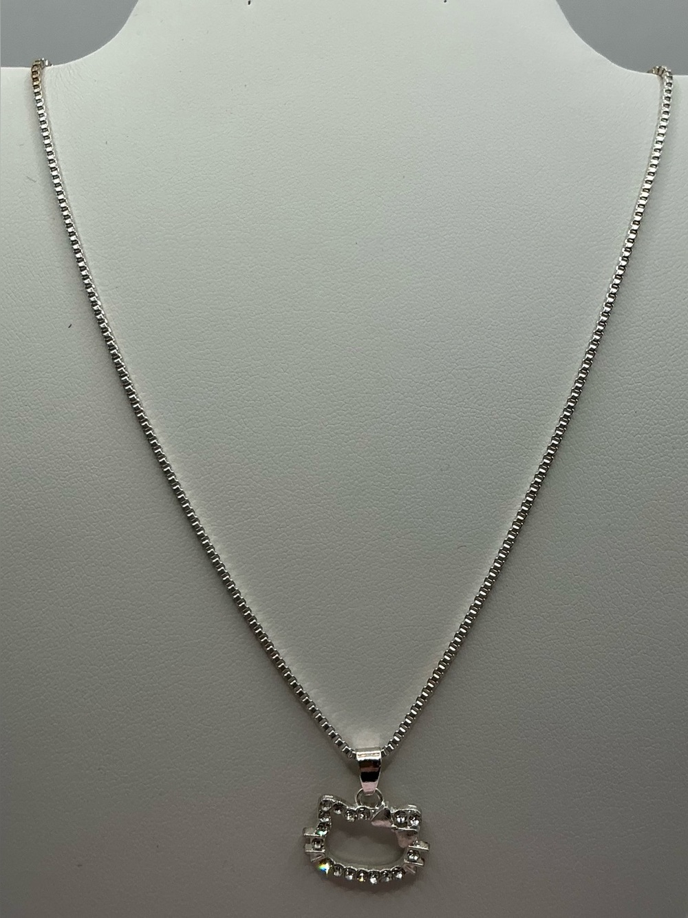 SILVER TONE HELLO KITTY HEAD PENDANT NECKLACE